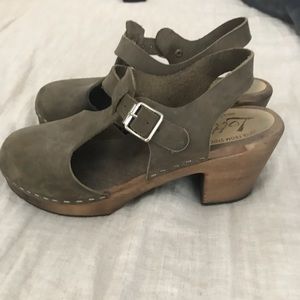 EUC Lotta From Stockholm Taupe Suede nubuck clogs